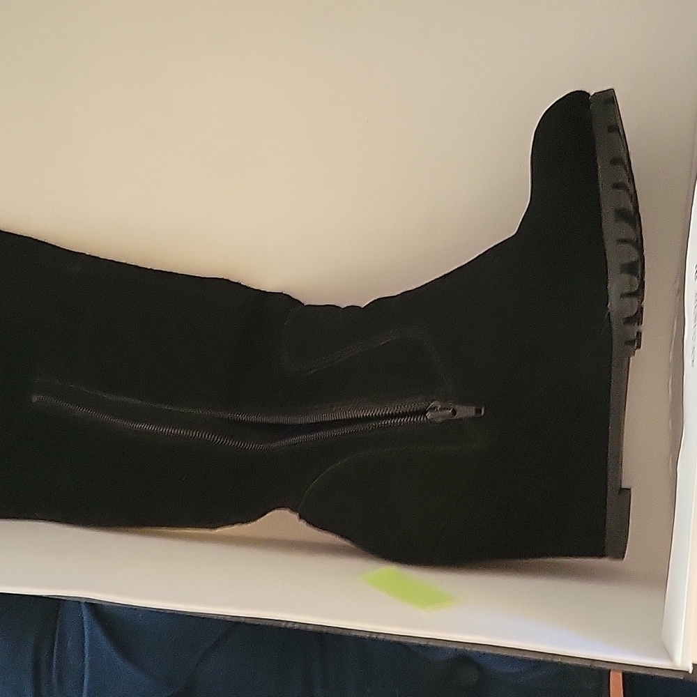 Boots - Picture 2 of 7